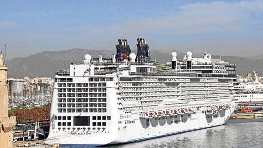 El Norwegian Epic viene cada sábado y es el crucero más grande que visita la Bahía.