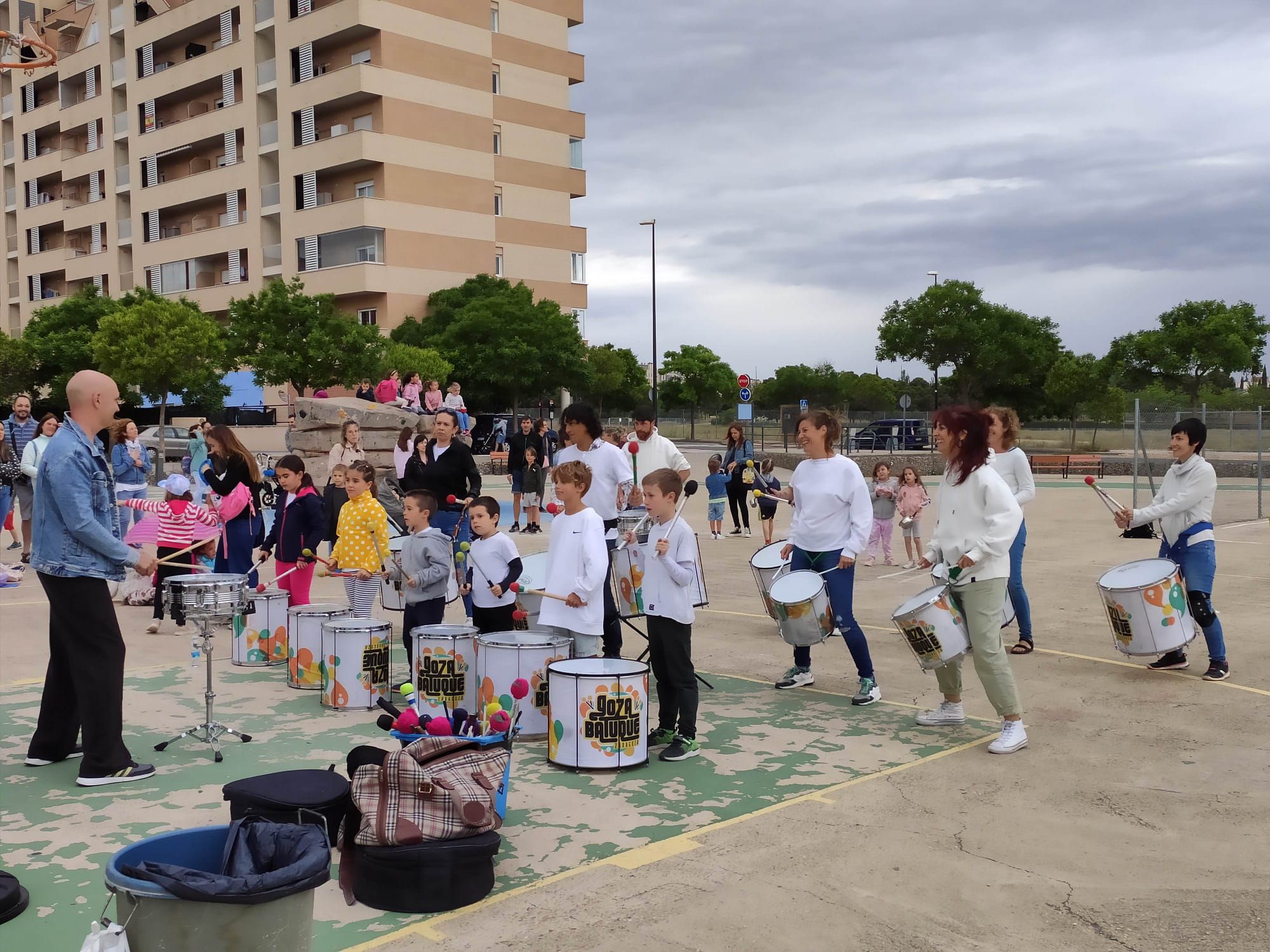GALERÍA | Los padres del colegio de Valdespartera protestan por un comedor digno