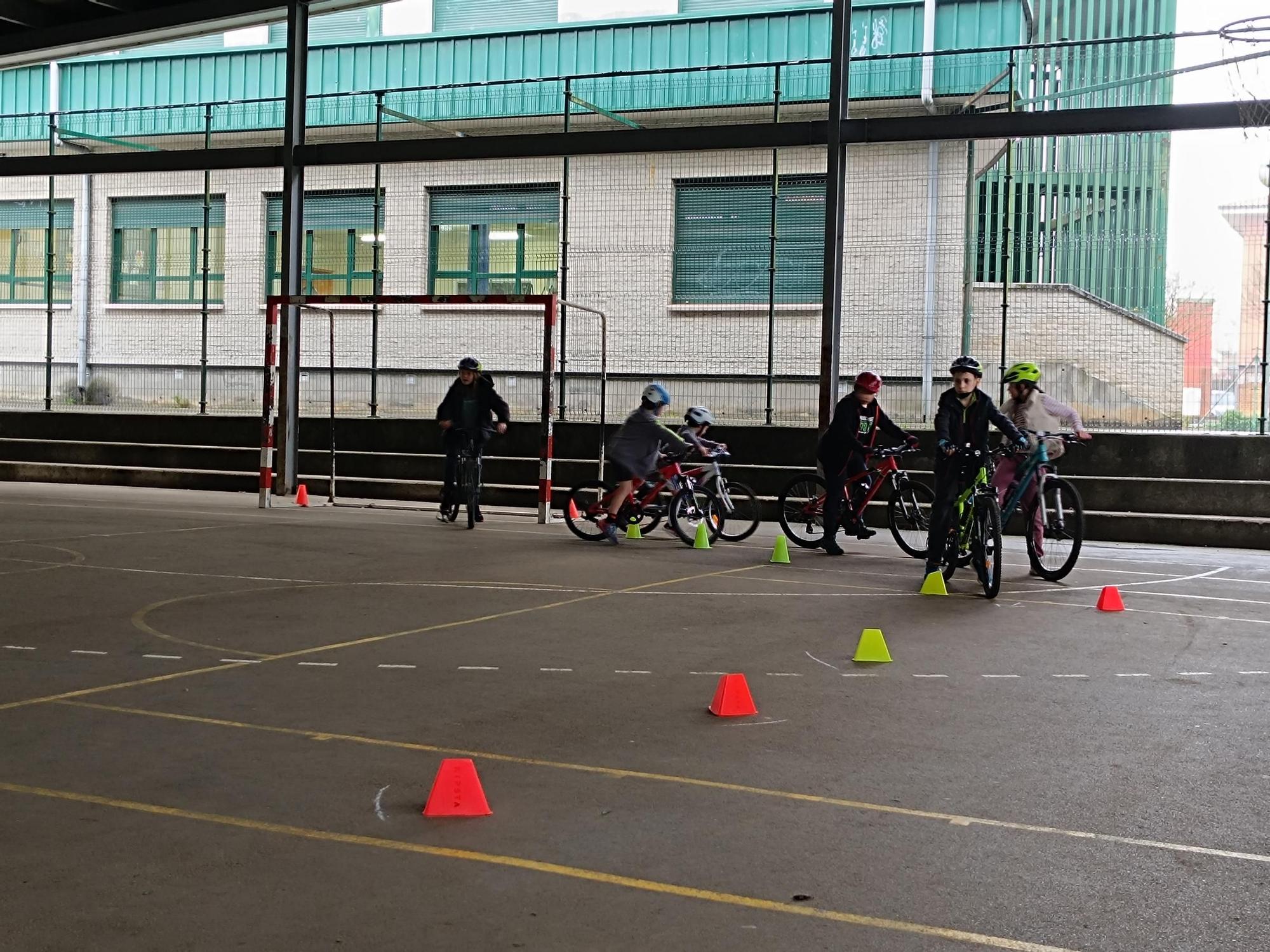 Pasión sobre ruedas: la extraescolar de ciclismo en el colegio de La Fresneda