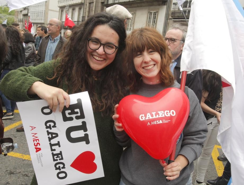 Diferentes entidades y colectivos salen a la calle para denunciar los impedimentos para usar el idioma "con normalidad" en el día a día.