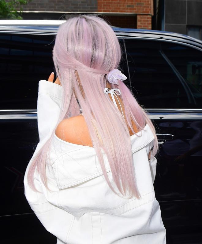 El pelo violeta de Ariana Grande