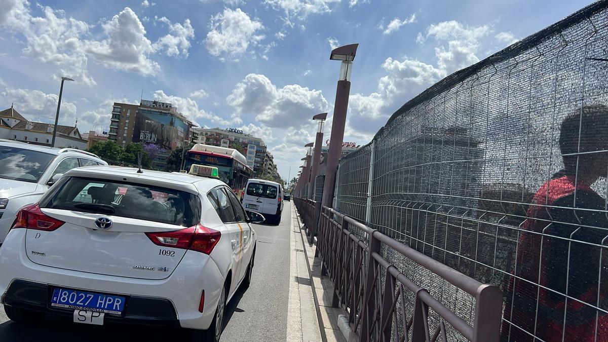 Vallado en el Puente de San Telmo por el evento de Netflix de 'Berlín' y el concierto de Rosalía