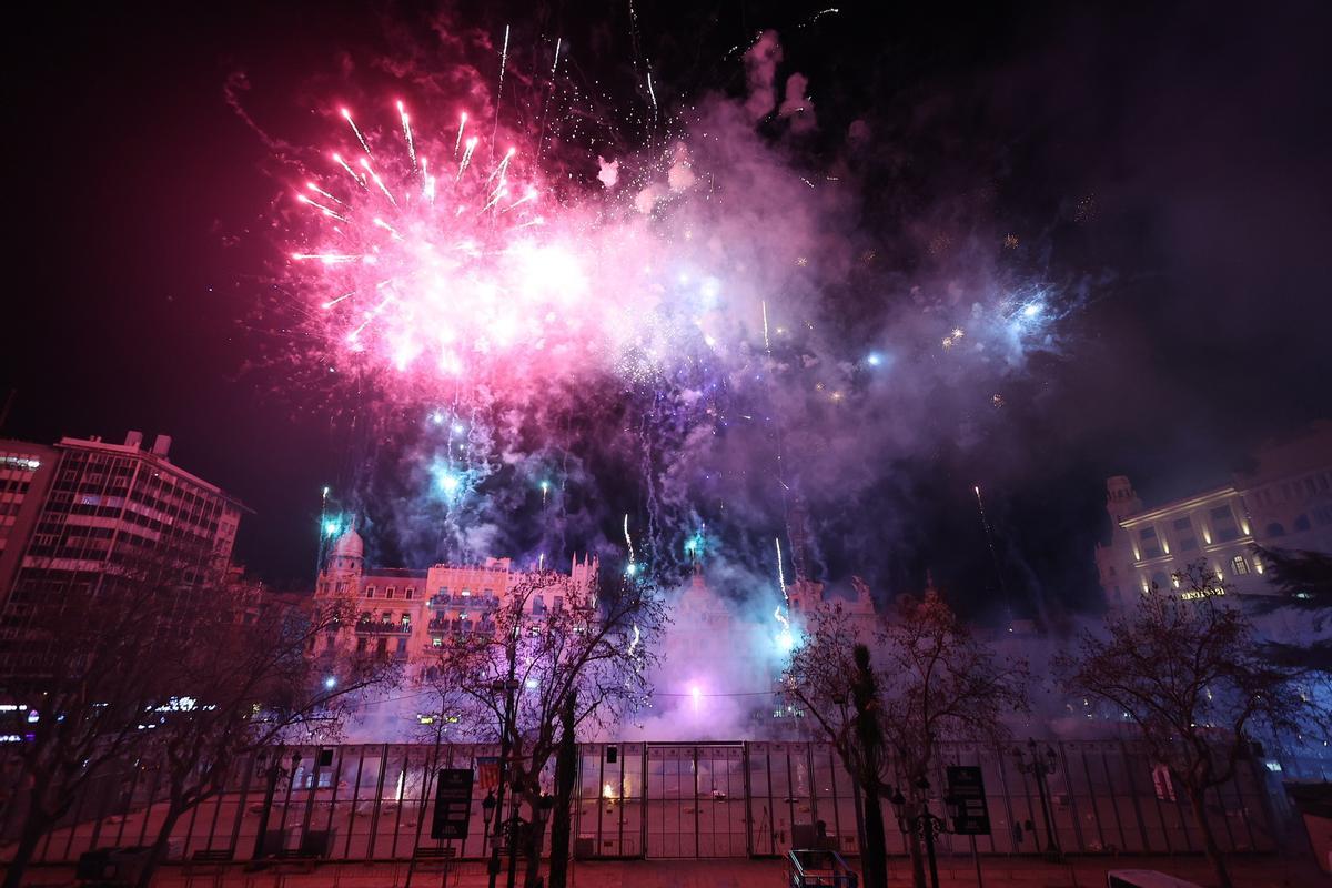 El castillo del sábado 7 de las Fallas 2026, en imágenes