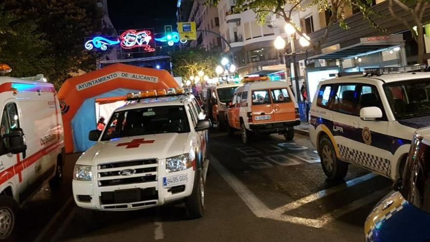 Parte del dispositivo de seguridad puesto en marcha por el Ayuntamiento de Alicante con motivo del Carnaval.