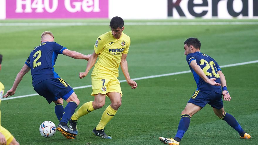 Gerard Moreno dio el triunfo al Villarreal ante un Cádiz que apretó al final