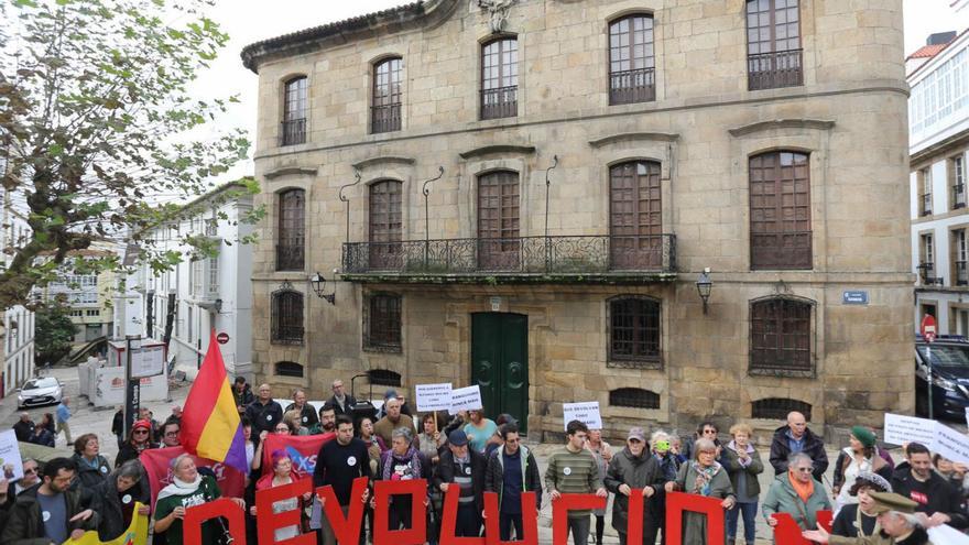 La Xunta niega que los Franco residan en la Casa Cornide y les ordena abrirla al público
