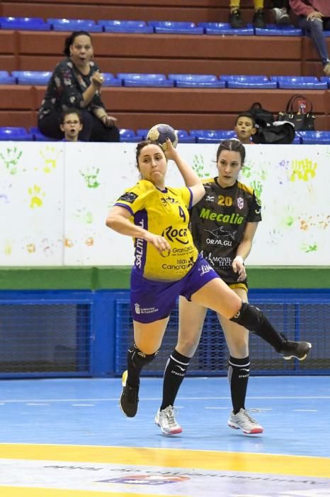 26-02-20 DEPORTES. PABELLON DE LAS REMUDAS. BARRIO DE LAS REMUDAS. TELDE. Partido de balonmano femenino entre el Remudas Rocasa y el Guardés disputado en Pabelloon Antonio Moreno del barrio teldense de Las Remudas.    Fotos: Juan Castro.  | 26/02/2020 | Fotógrafo: Juan Carlos Castro