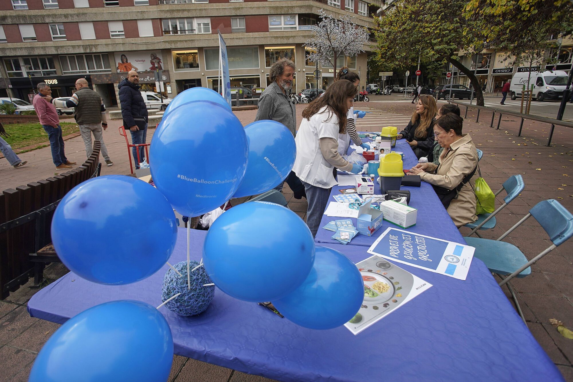 Girona plaça Miquel Santaló carpa informativa amb motiu del Dia Mundial de la Diabetis