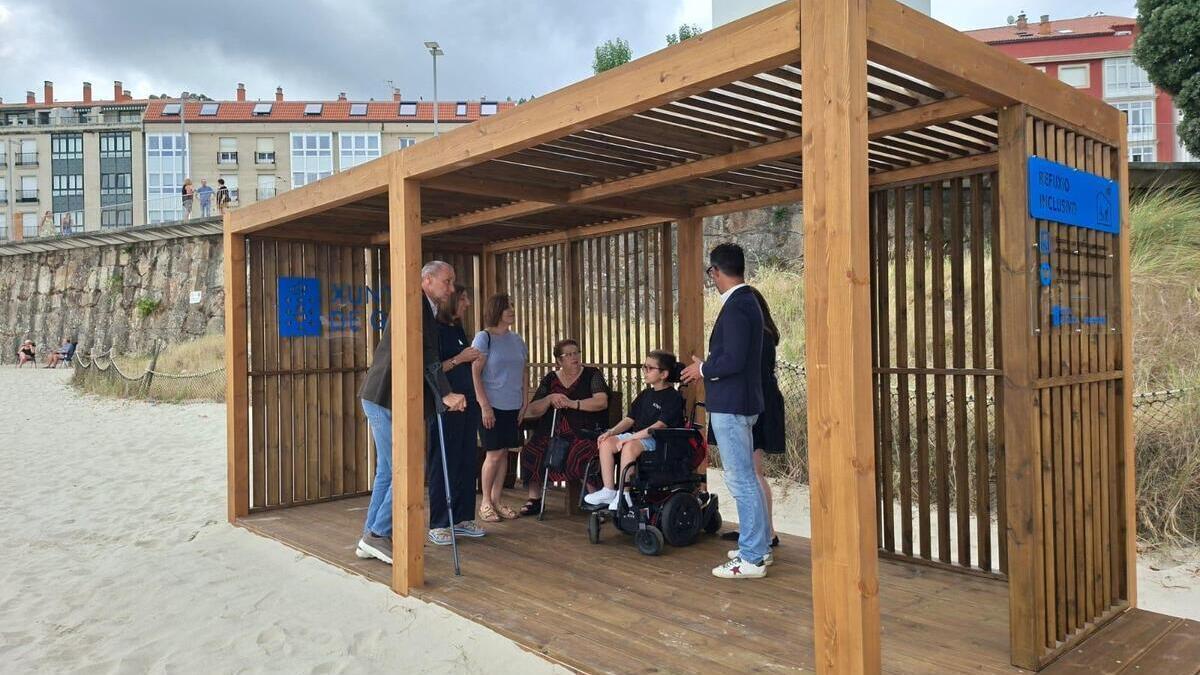 Refuxio adaptado na praia de Porto do Son