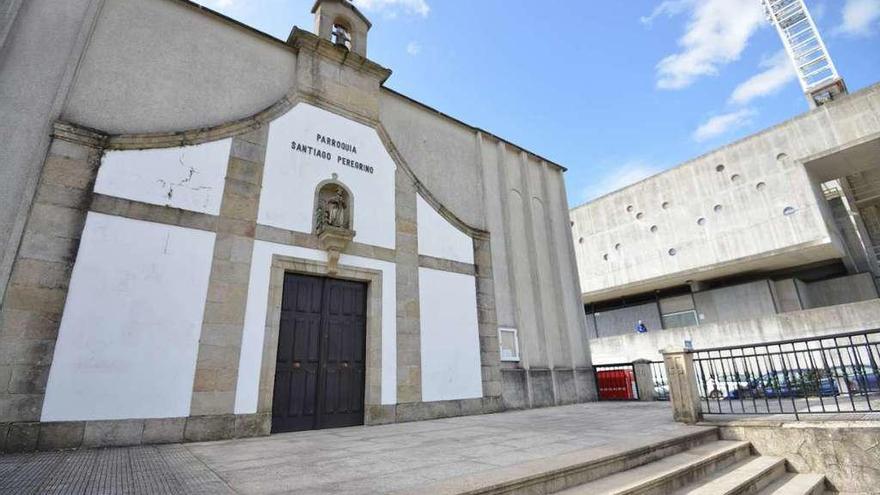 El templo de Santiago do Burgo se encuentra cerrado estos días. // Gustavo Santos