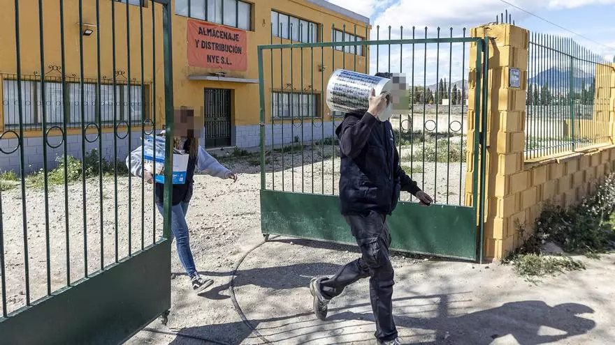 Desarticulada una organización criminal dedicada a la fabricación clandestina de tabaco en Alicante