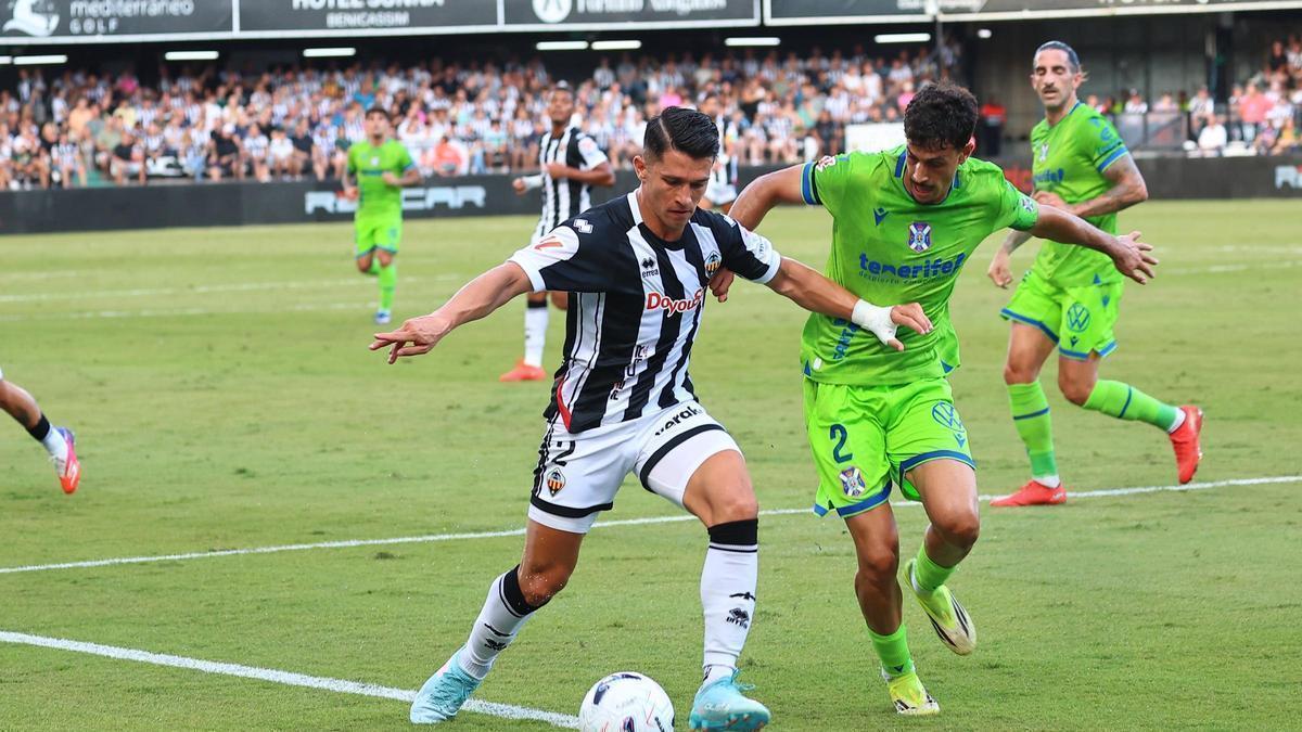 El ‘orellut’ Juanjo Nieto durante el Castellón-Tenerife.