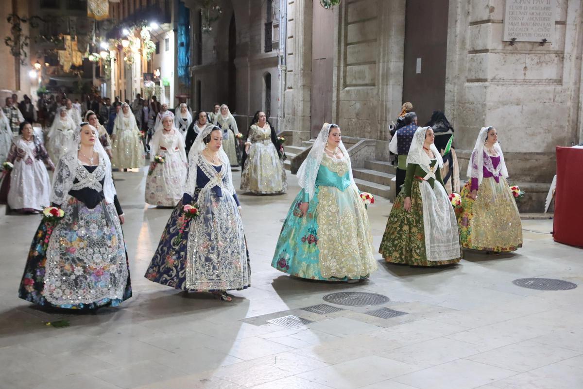 Todas las fotos de la ofrenda del 18 de marzo por la calle San Vicente hasta la 22:30 horas