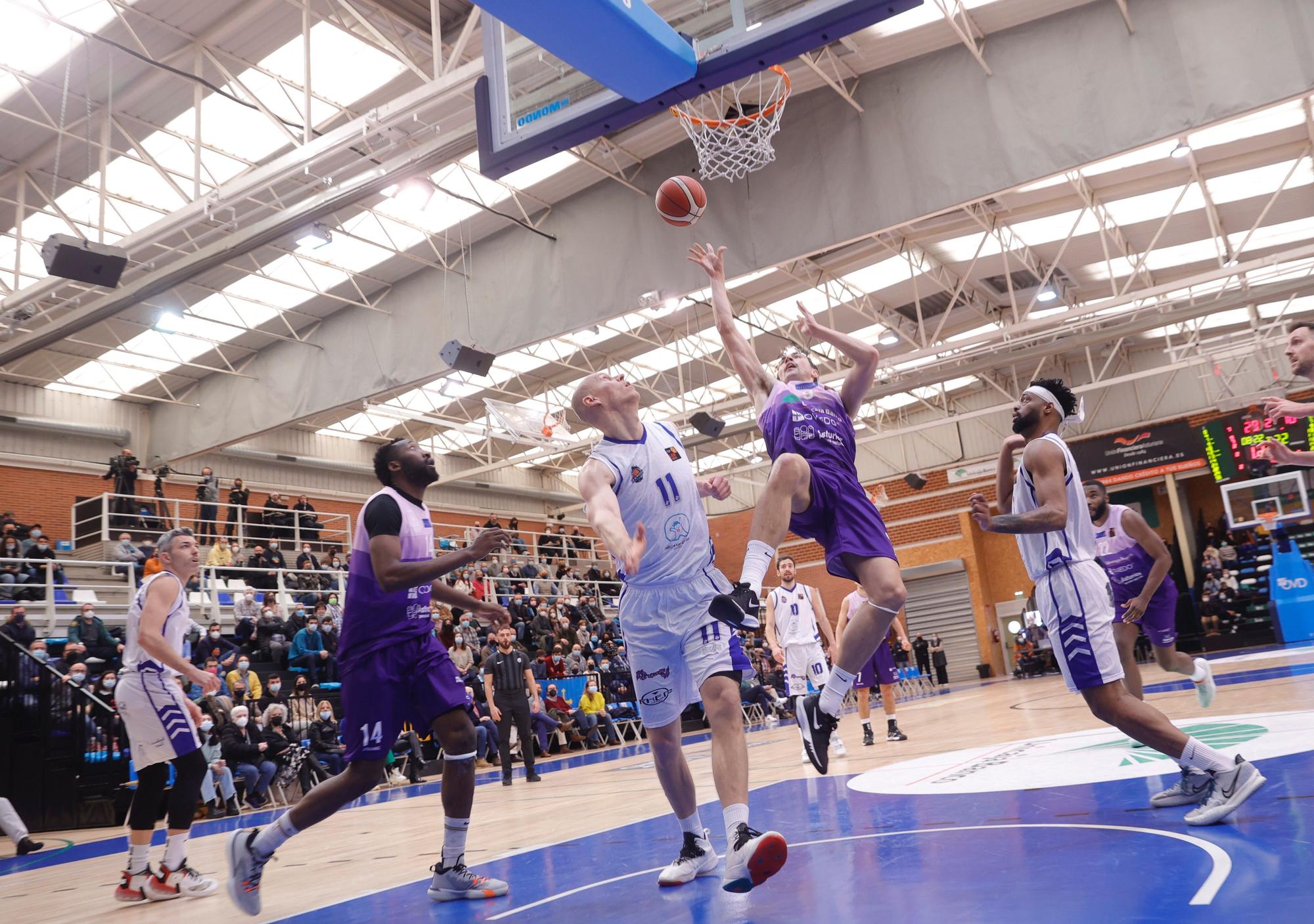 Victoria del Unicaja Banco Oviedo en Pumarín ante el Almansa (85-63)