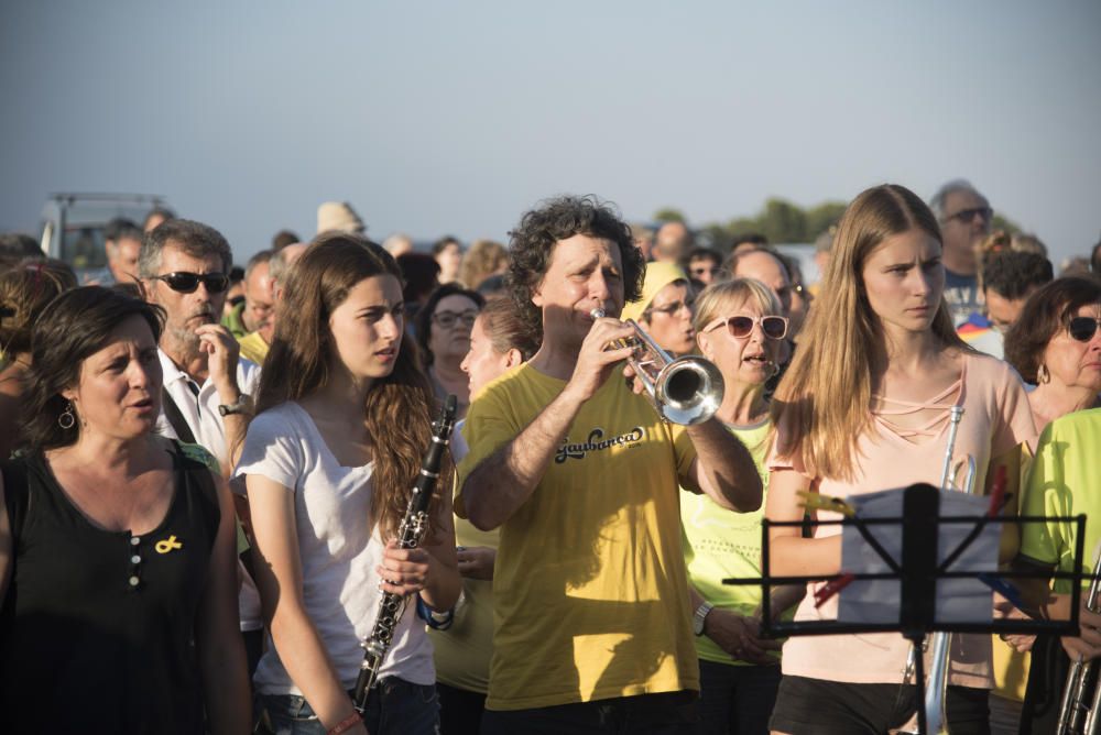 Els Músics per la Llibertat porten «El cant dels ocells» a la presó de Lledoners