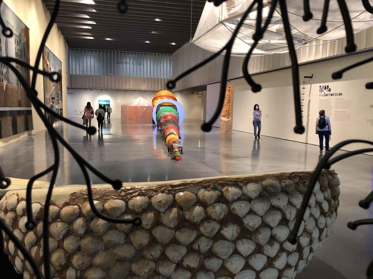 La sección de 'Tiempo de la confrontación' de la muestra 'Un tiempo propio' del Centre Pompidou Málaga
