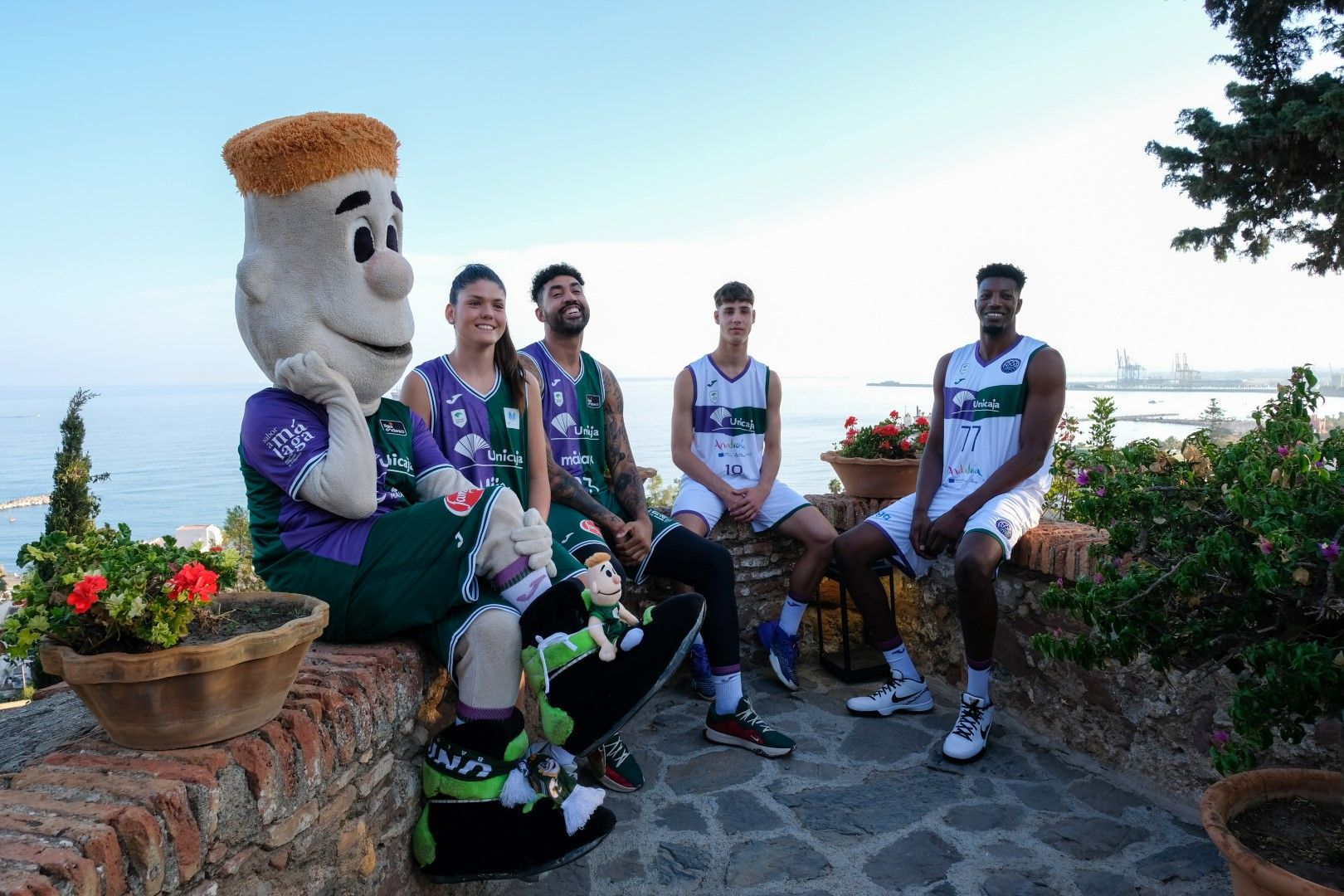 El Unicaja presenta su nueva equipación para la temporada 2023 - 2024