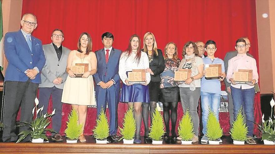 Yose Álvarez gana el premio nacional de poesía Mario López de Bujalance