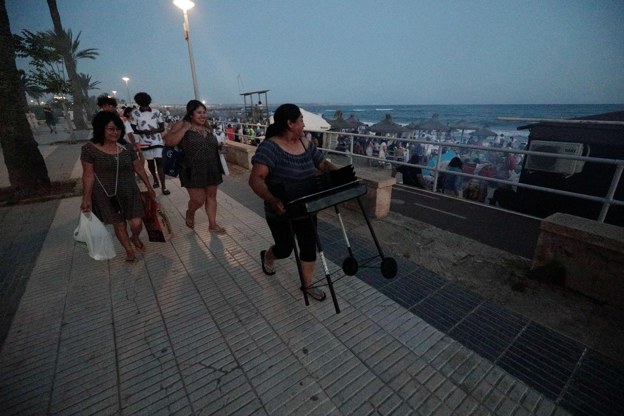 La Nit de Sant Joan vuelve con las playas de Palma a rebosar