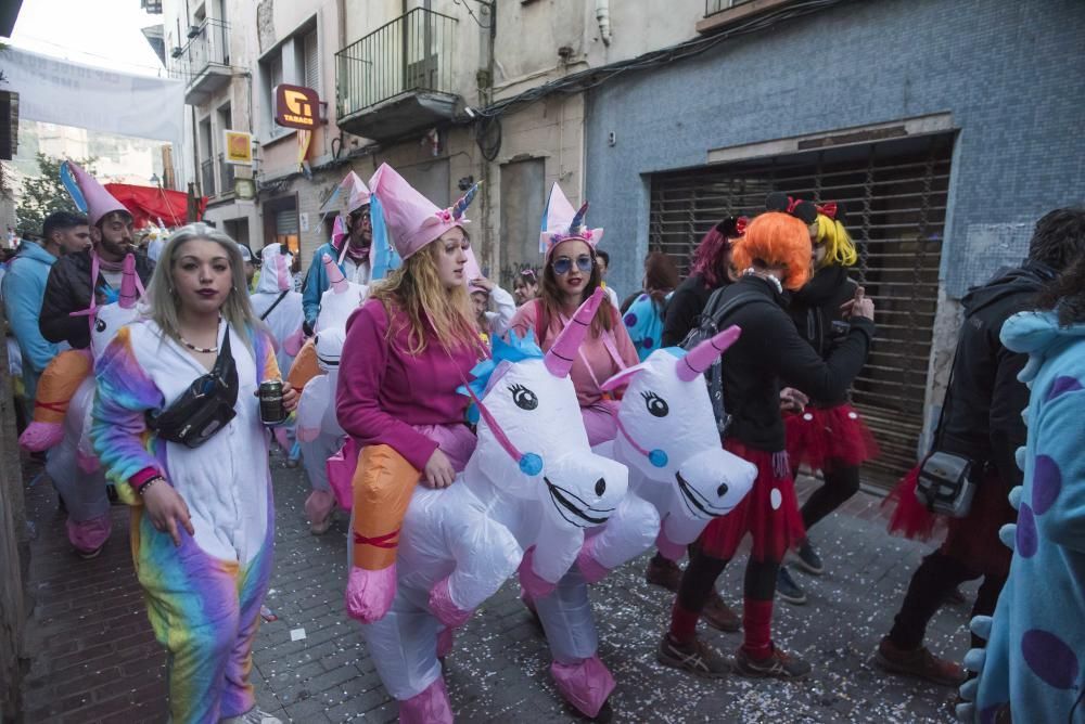 Set mil persones desborden els carrers de Sallent en un Carnaval multitudinari