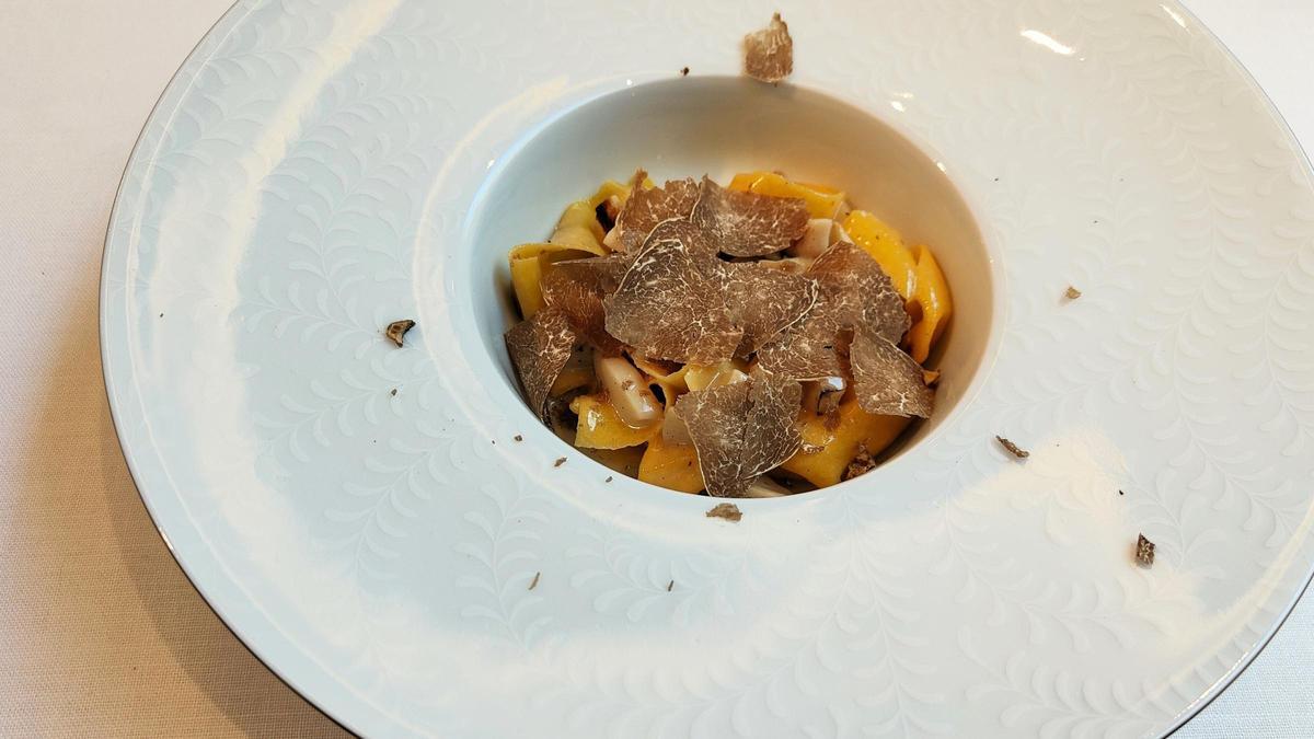 Los 'pappardelle' con 'ceps' y trufa blanca de Saddle.