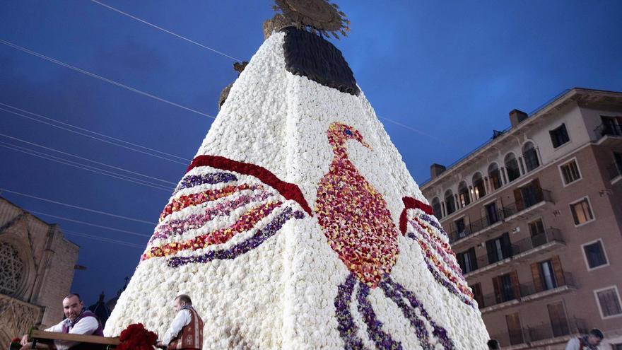 El cambio climático diezma los claveles blancos para la Ofrenda y obliga a buscar margaritas