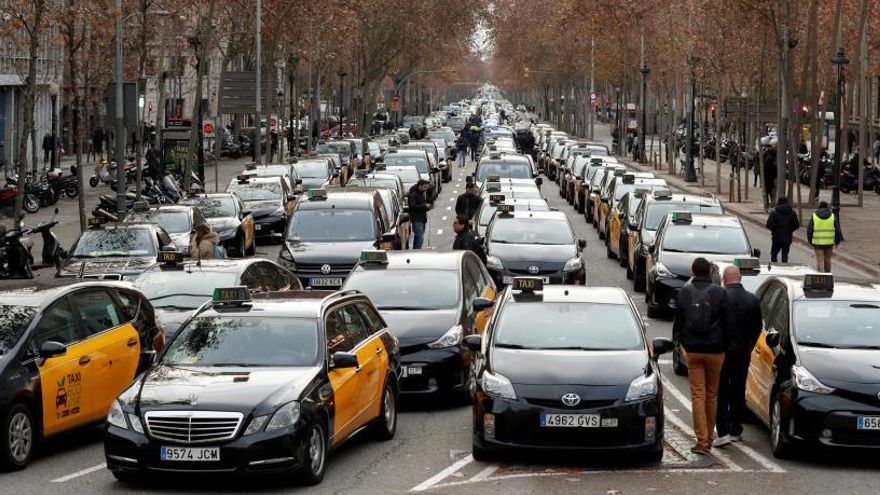 Imagen de la huelga de taxis en la Gran Vía.