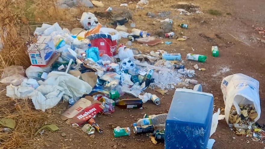 Las escombreras regresan a la Charca Musia de Cáceres: piden más vigilancia policial para evitarlas