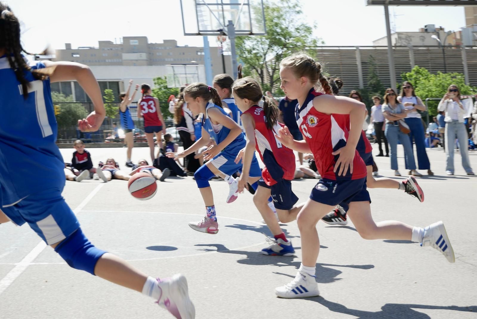 En imágenes | El colegio Doctor Azúa celebra su multitudinario torneo nacional de balonesto