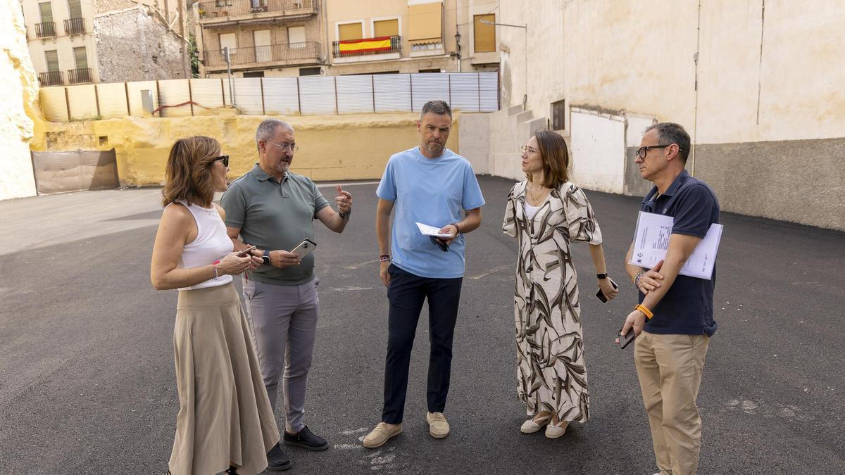 El alcalde de Caravaca, José Francisco García, junto con varios concejales y técnicos del ayuntamiento, visita la adecuación del espacio