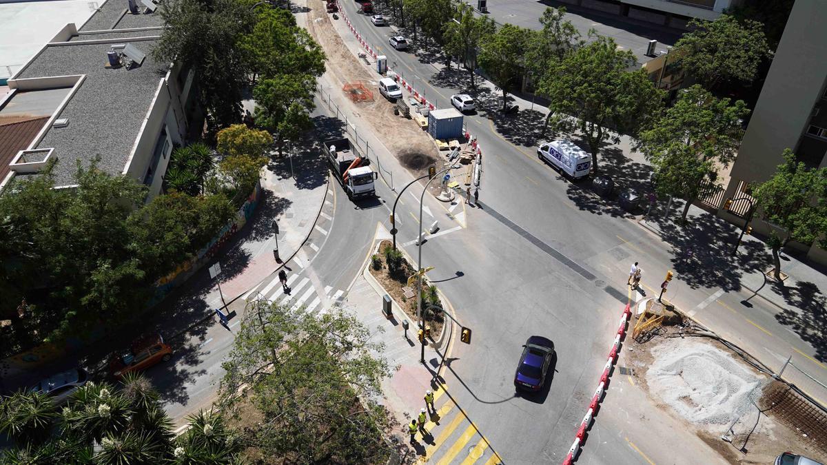 Cortes de tráfico y cierre en calle Hilera por las obras de ampliación del metro de Málaga.
