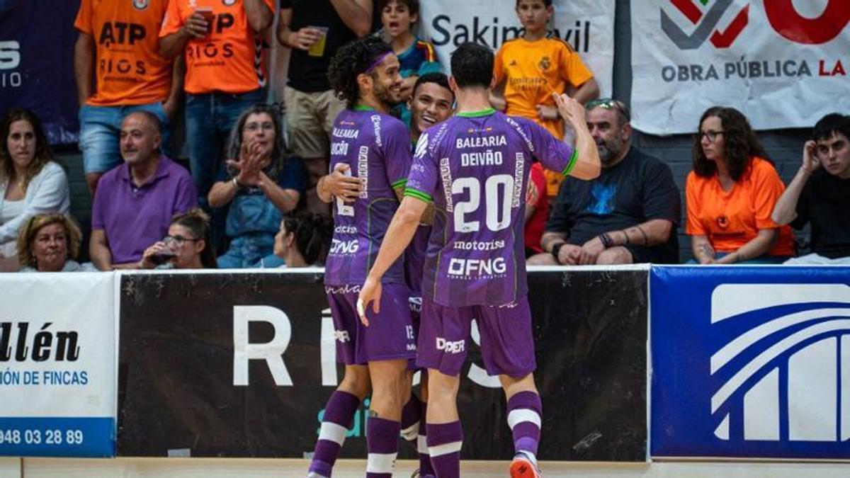 Lucao, Maia y Deivao festejan un gol.