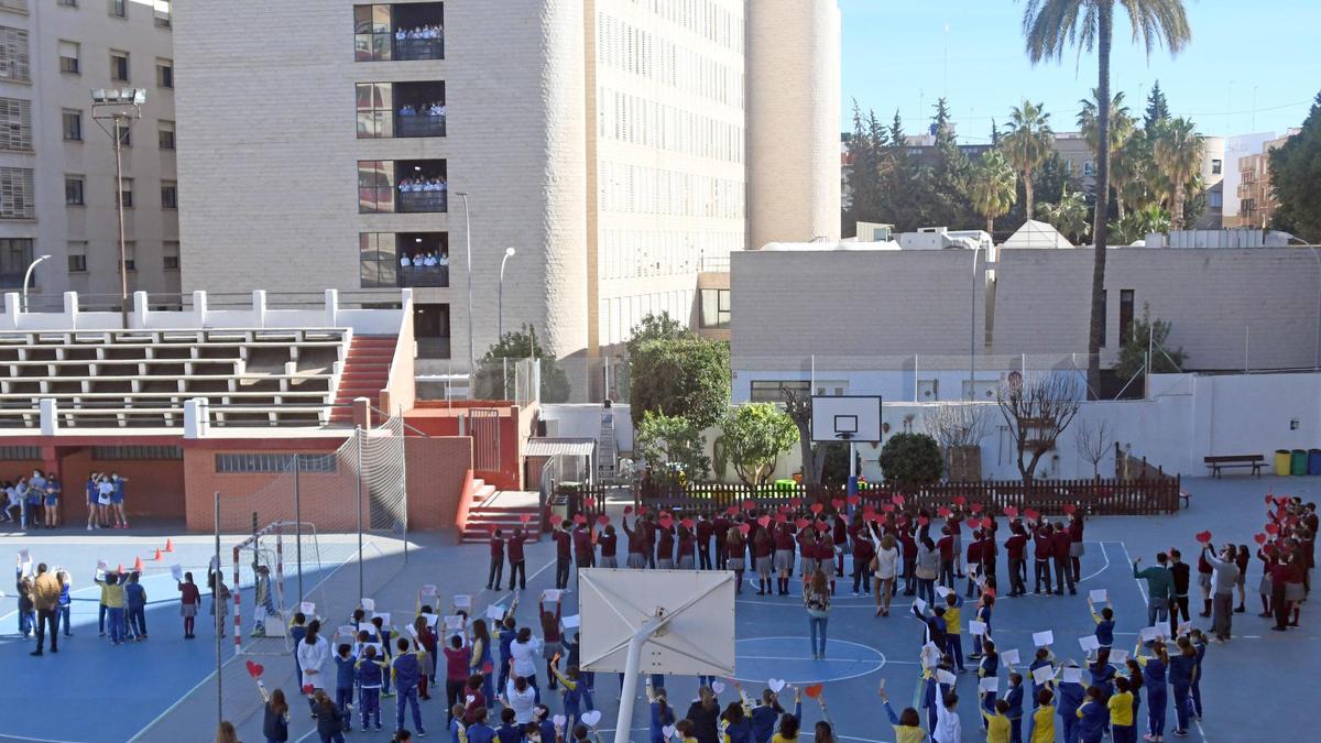 El patio del Colegio San Buenaventura se llena de corazones solidarios