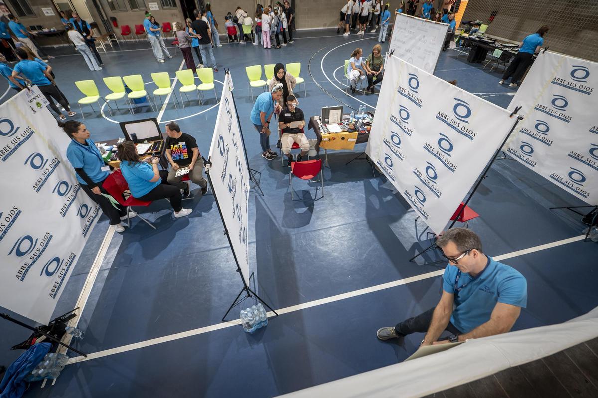 Sant Adrià ofrece revisiones gratuitas de vista y oído a más de 600 personas vulnerables