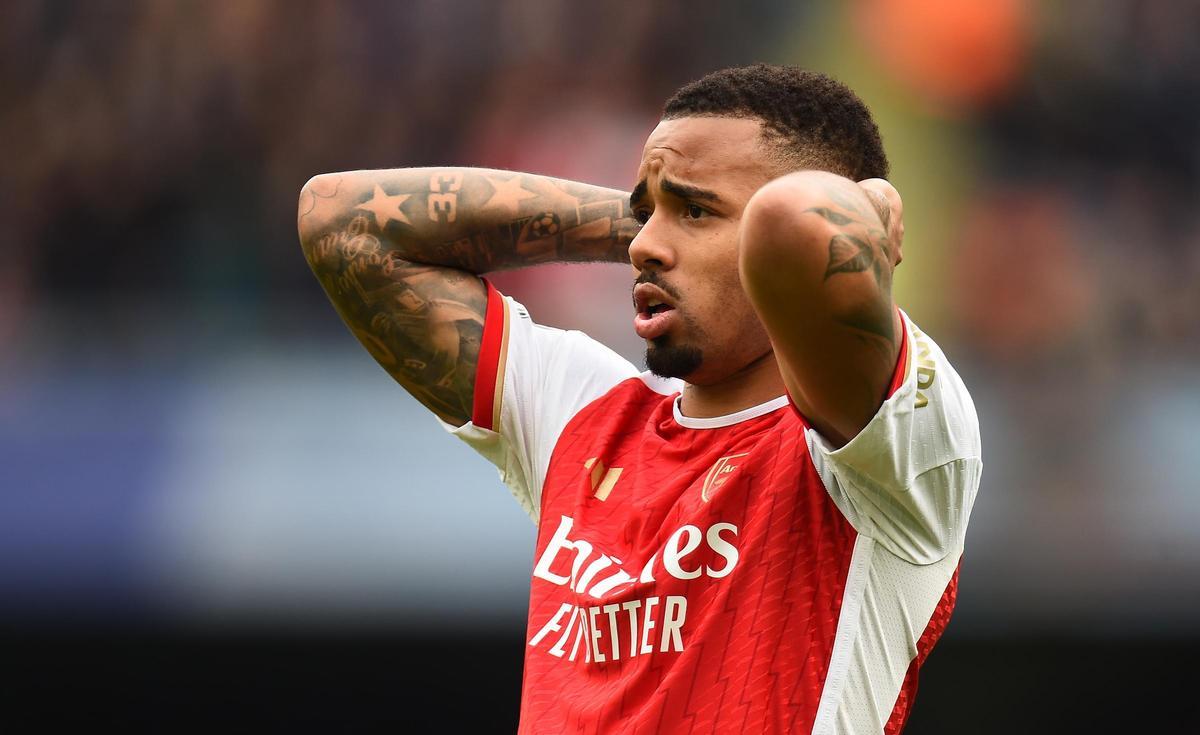 Gabriel Jesús lamentándose