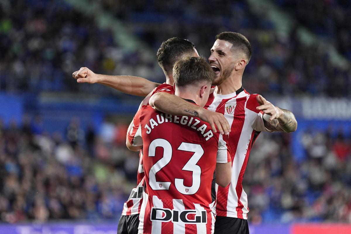 Los jugadores del Athletic celebran el gol de Guruzeta en el Getafe-Athletic.