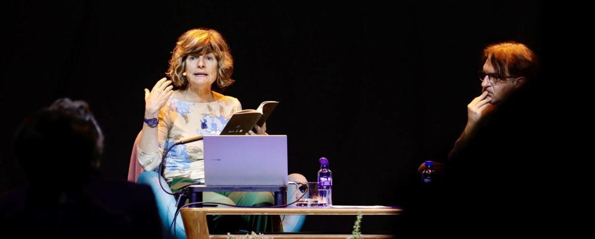 María Ángeles Pérez López y Jaime Priede, durante la conferencia. | JUAN PLAZA