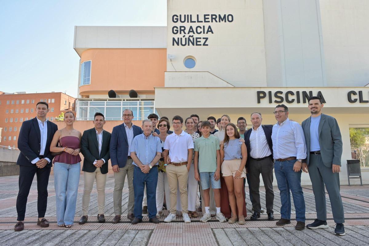 Foto de familia tras el acto.
