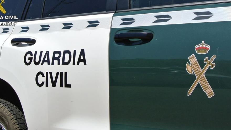 La Guardia Civil detiene a cuatro personas y busca a otras tres por el alquiler fraudulento de una vivienda en Arteixo