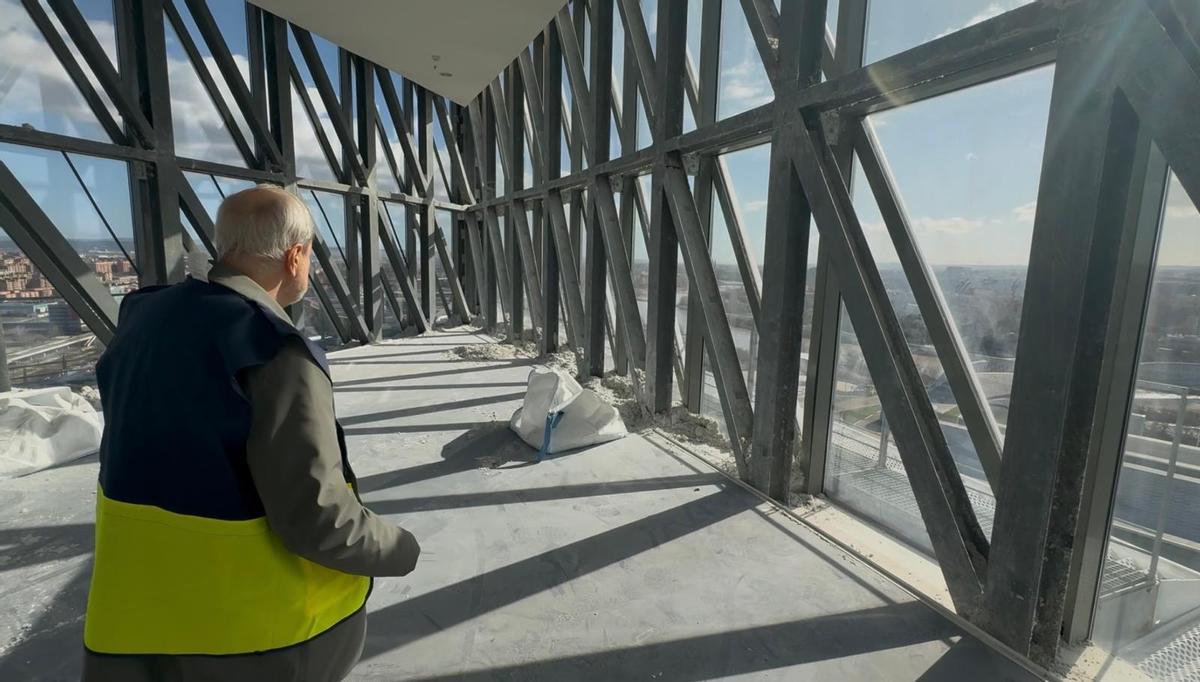 De Teresa, dentro de la Torre del Agua, en obras, este pasado jueves.