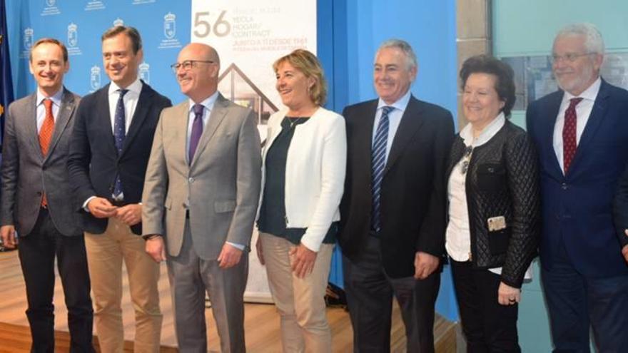 Foto de familia de la presentación de la Feria del Mueble.