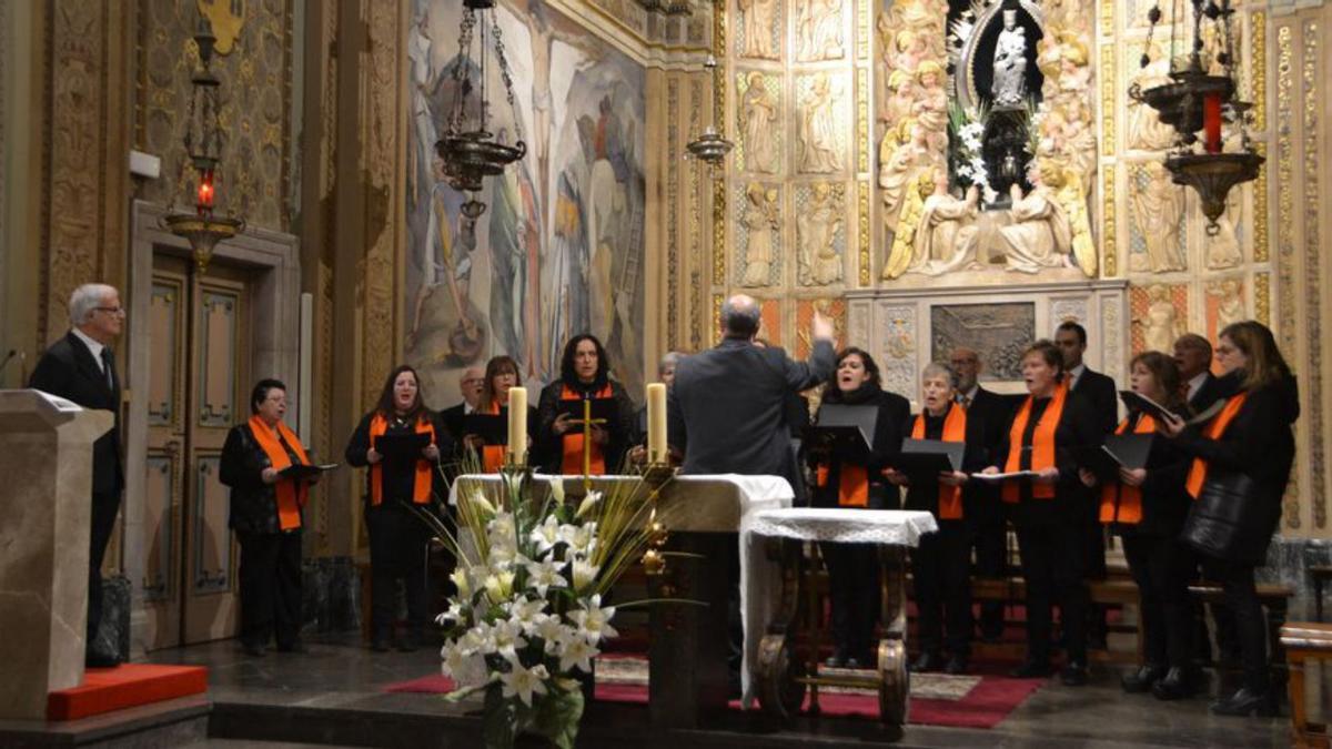 La capella del Claustre de Solsona acull un homenatge de la Coral Cardonina a mossèn Guixé | JAUME BARBERÀ