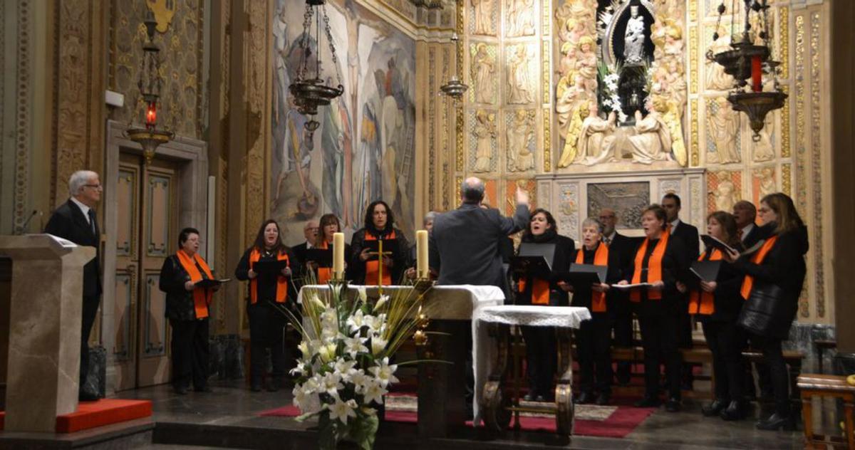La capella del Claustre de Solsona acull un homenatge de la Coral Cardonina a mossèn Guixé | JAUME BARBERÀ