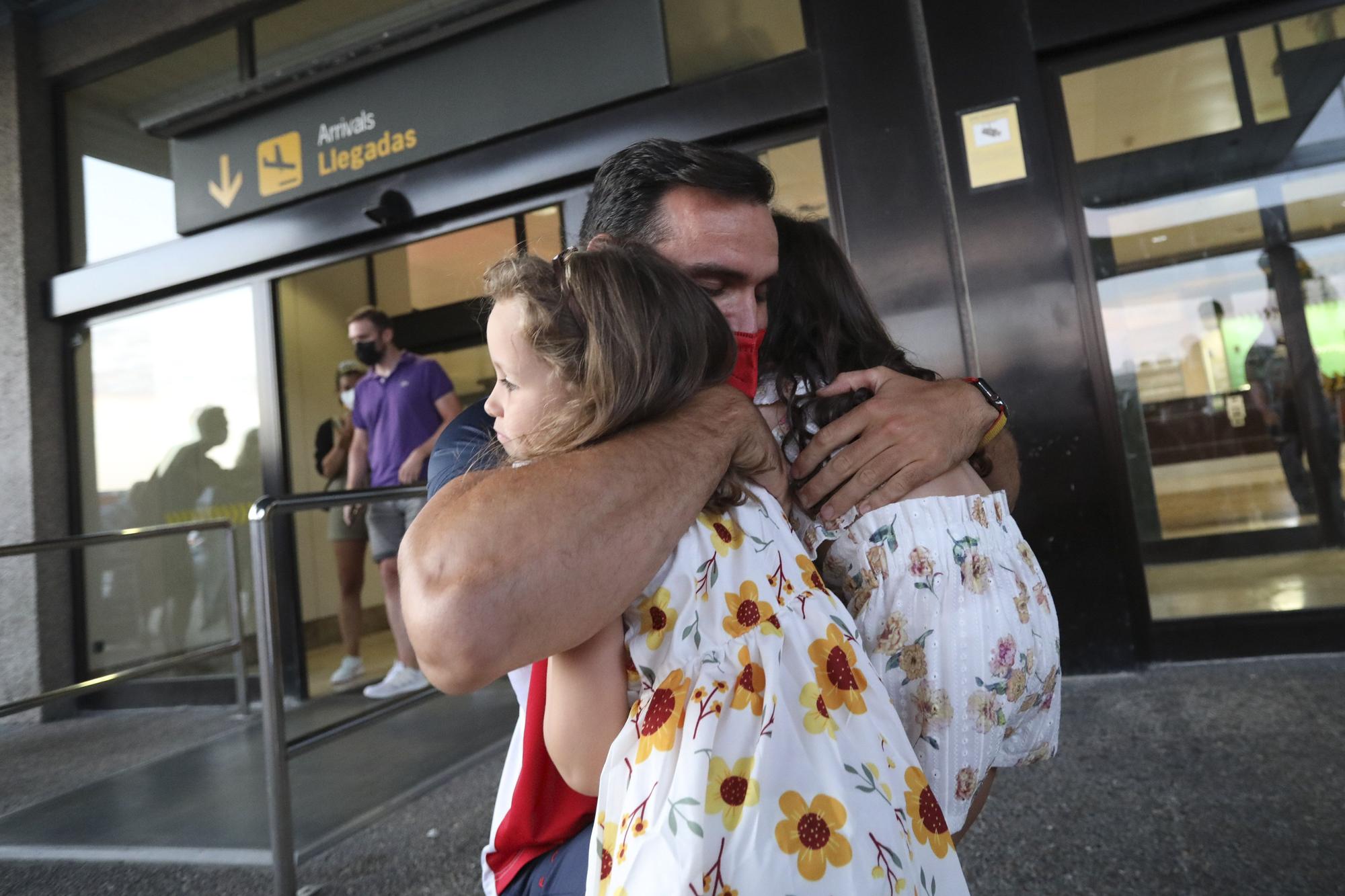 Así fue la llegada de Saúl Craviotto y del equipo olímpico de piragüismo al aeropuerto de Asturias