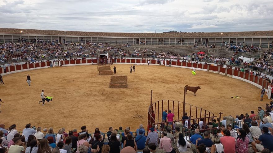 La patrona de Trujillo regresa al castillo y los festejos taurinos toman el relevo