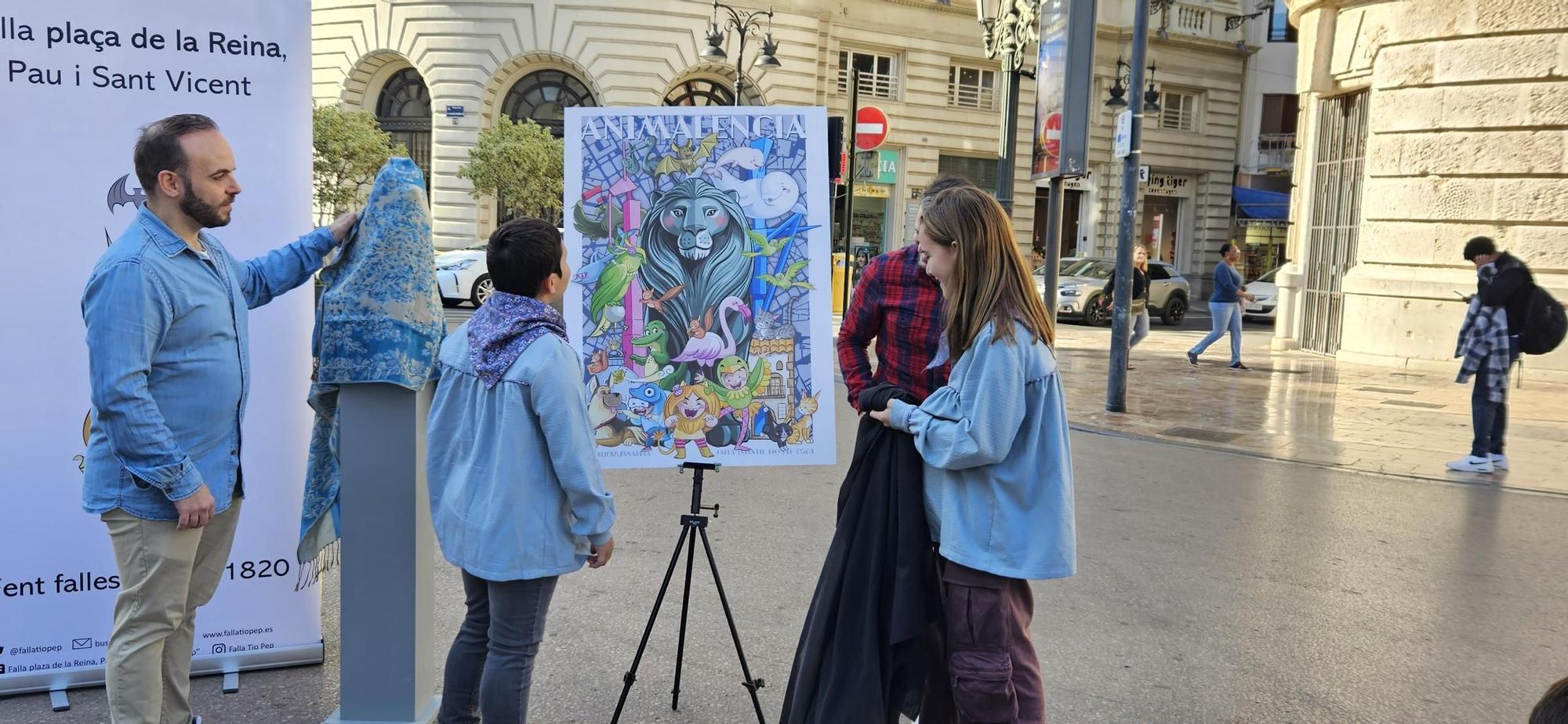 Presentación de la falla Reina-Paz infantil para la Sección Especial