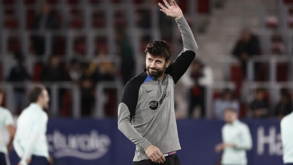 Piqué, expulsado durante el descanso por increpar al árbitro