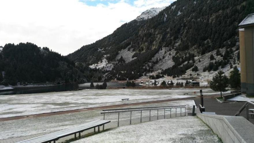 La primera nevada arriba al Pirineu gironí