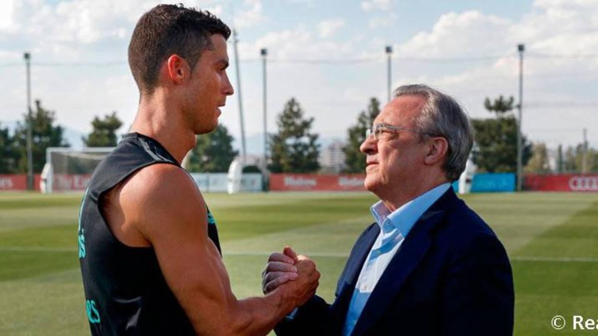 Florentino Pérez saluda a Cristiano Ronaldo