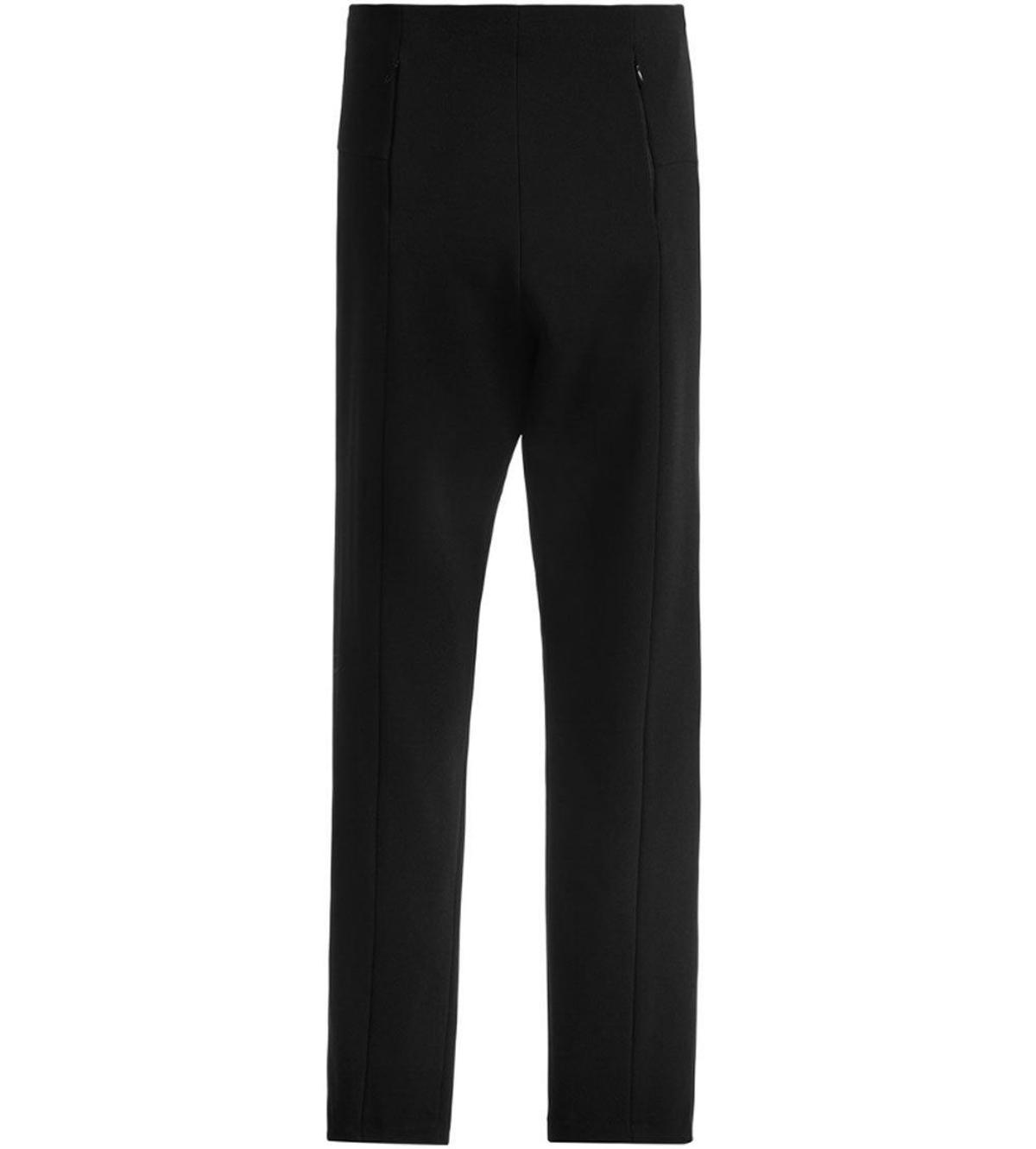 Pantalón negro con aberturas. (Precio: 81 euros)